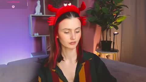 Snapshot of jennyfer_me chatting on 06-11-26, 12:25 jennyfer_me online show from 06-11-26, 12:25