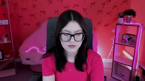 Snapshot of jennygibson chatting on 04-24-26, 05:10 JENNY online show from 04-24-26, 05:10