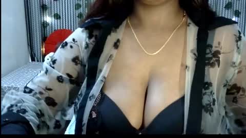 Snapshot of jennysinghaniya chatting on 12-29-24, 12:01 jenny online show from 12-29-24, 12:01