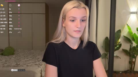 Snapshot of jennytime chatting on 12-12-24, 01:06 Jen online show from 12-12-24, 01:06