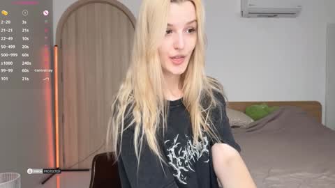 Snapshot of jennytime chatting on 01-18-25, 08:20 Jen online show from 01-18-25, 08:20