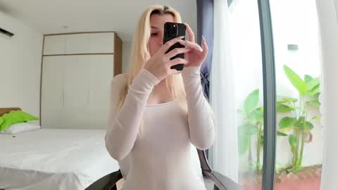 Snapshot of jennytime chatting on 02-28-25, 06:32 Jen online show from 02-28-25, 06:32