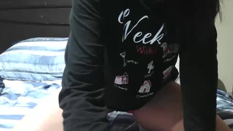 Snapshot of jenroses82 chatting on 10-30-25, 12:01 jenroses82 online show from 10-30-25, 12:01