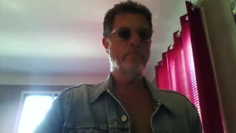 Snapshot of jerflor chatting on 05-15-26, 11:39 jerflor online show from 05-15-26, 11:39