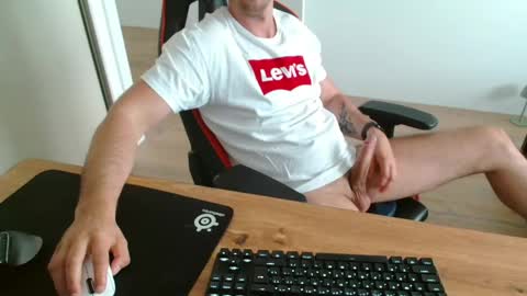 Boy likes daddies online show from 06-01-26, 01:57