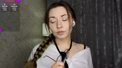 Snapshot of jerrimeyer chatting on 05-22-26, 05:51 Lily online show from 05-22-26, 05:51
