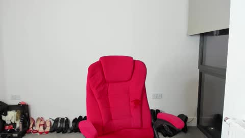 Snapshot of jesicacoper chatting on 12-14-25, 05:02 MistressJesicaCoper online show from 12-14-25, 05:02