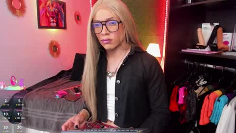 Snapshot of jess69jones chatting on 10-10-25, 04:11 Jess online show from 10-10-25, 04:11