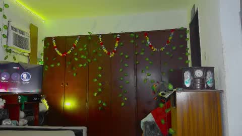 Snapshot of jess_sweett chatting on 01-07-26, 07:27 Jessica online show from 01-07-26, 07:27