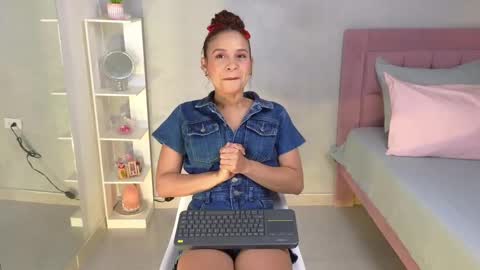 Snapshot of jessica_tom_ chatting on 09-13-25, 03:12 Jessica online show from 09-13-25, 03:12