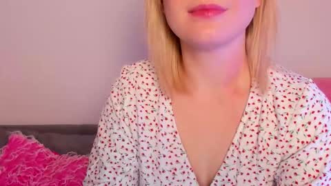 Snapshot of jessicabeverly chatting on 03-14-26, 12:43 JessicaBeverly online show from 03-14-26, 12:43