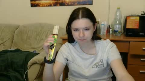 jessicaholland1 online show from 06-03-26, 07:08