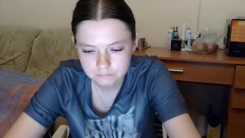 jessicaholland1 online show from 06-10-26, 05:45
