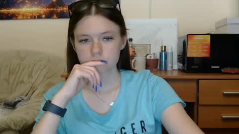 jessicaholland1 online show from 06-20-26, 06:44