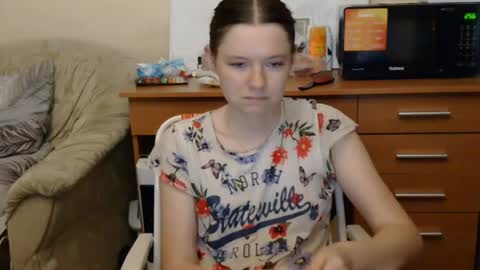 jessicaholland1 online show from 07-10-26, 06:21