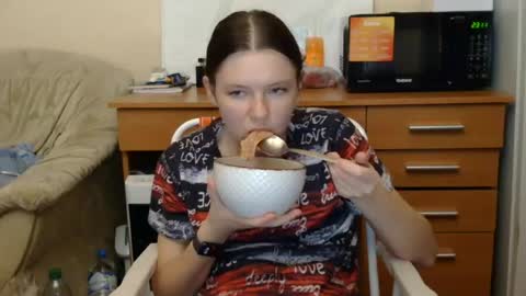 jessicaholland1 online show from 07-18-26, 06:12