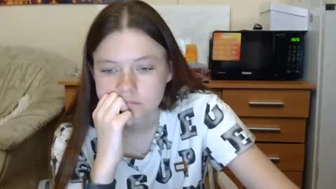 jessicaholland1 online show from 07-27-26, 06:37
