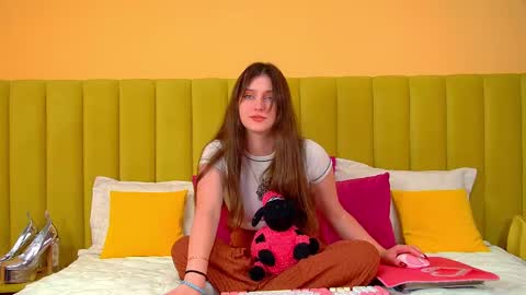 Snapshot of jessicajewells45 chatting on 09-16-25, 06:25 Jessica online show from 09-16-25, 06:25