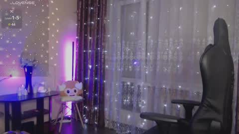 Snapshot of jessiemays chatting on 01-14-25, 12:33 Jess online show from 01-14-25, 12:33