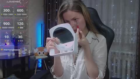 Snapshot of jessiemays chatting on 01-14-25, 11:05 Jess online show from 01-14-25, 11:05