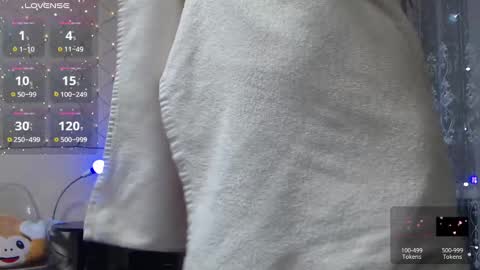 Snapshot of jessiemays chatting on 03-09-25, 12:31 Jess online show from 03-09-25, 12:31