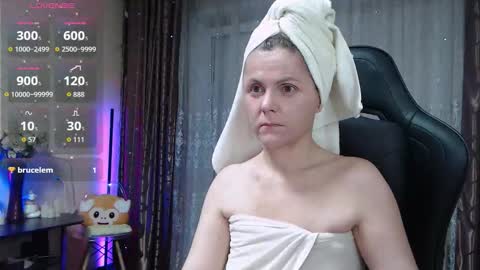 Snapshot of jessiemays chatting on 10-23-25, 01:38 Jess online show from 10-23-25, 01:38