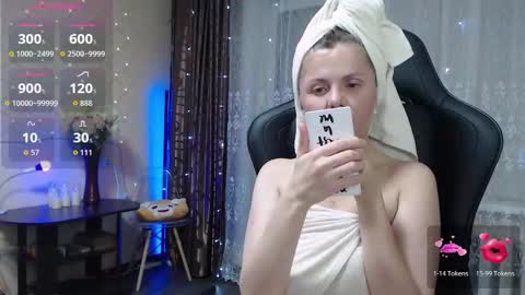 Snapshot of jessiemays chatting on 11-19-25, 10:21 Jess online show from 11-19-25, 10:21