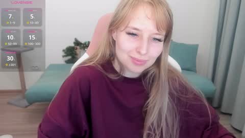 Snapshot of jessy_comely chatting on 12-26-24, 08:42 Jessy online show from 12-26-24, 08:42