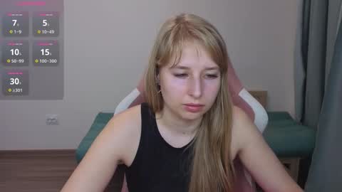 Snapshot of jessy_comely chatting on 09-28-25, 04:12 Jessy online show from 09-28-25, 04:12