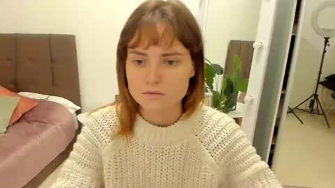 Snapshot of jessy_lil chatting on 12-19-25, 08:54 Polina online show from 12-19-25, 08:54