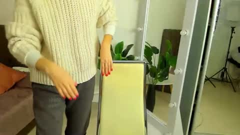 Snapshot of jessy_lil chatting on 12-20-25, 09:27 Polina online show from 12-20-25, 09:27