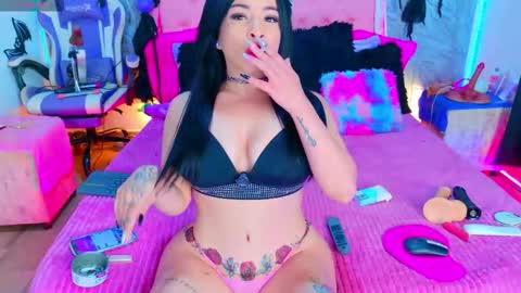 Snapshot of jessyferrary chatting on 10-20-25, 03:56 jessyferrary online show from 10-20-25, 03:56