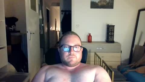 jeuneloup92 online show from 07-17-26, 12:17