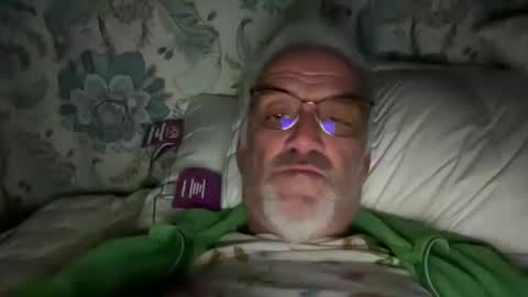 Snapshot of jewlronny chatting on 10-22-25, 09:25 jewlronny online show from 10-22-25, 09:25