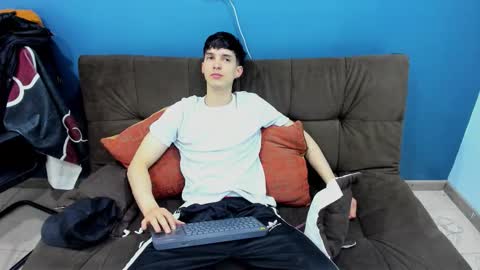 Snapshot of jheampiero chatting on 12-22-25, 01:30 Jheampiero online show from 12-22-25, 01:30