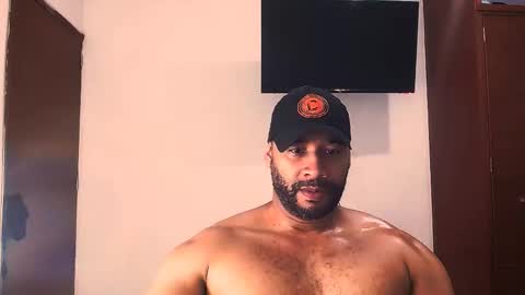 Snapshot of jho173027 chatting on 12-18-25, 07:42 En moreno online show from 12-18-25, 07:42