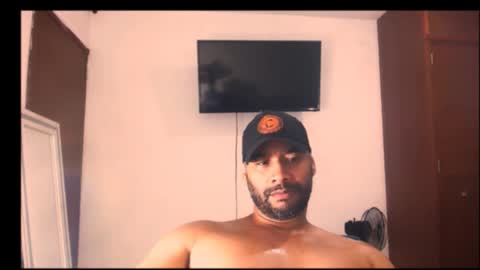 Snapshot of jho173027 chatting on 12-20-25, 04:41 En moreno online show from 12-20-25, 04:41