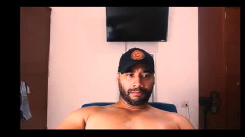 Snapshot of jho173027 chatting on 12-21-25, 01:02 En moreno online show from 12-21-25, 01:02