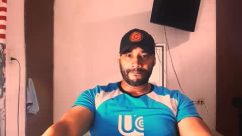 Snapshot of jho173027 chatting on 12-21-25, 01:07 En moreno online show from 12-21-25, 01:07