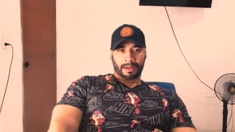 Snapshot of jho173027 chatting on 01-08-26, 09:39 En moreno online show from 01-08-26, 09:39