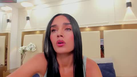 Jhoana  online show from 10-18-25, 03:13