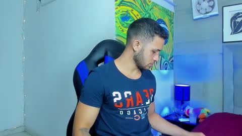 Snapshot of jhonny_flames7 chatting on 12-21-25, 03:35 jhonny online show from 12-21-25, 03:35