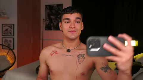 Snapshot of jhonnyx_ chatting on 05-13-26, 03:26 Jhonny online show from 05-13-26, 03:26
