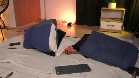 Snapshot of jhonnyx_ chatting on 05-23-26, 04:39 Jhonny online show from 05-23-26, 04:39