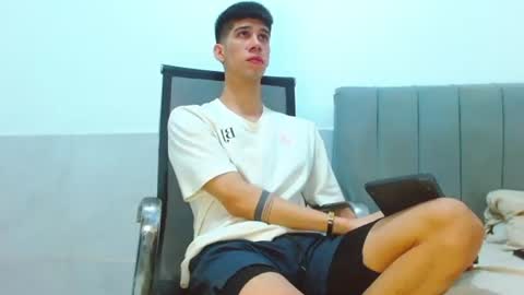 Snapshot of jhony_sex3 chatting on 06-25-26, 08:08 jhony_sex3 online show from 06-25-26, 08:08