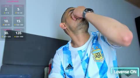 Snapshot of jhonyalzate chatting on 11-26-25, 02:34 Jhony Alzate online show from 11-26-25, 02:34