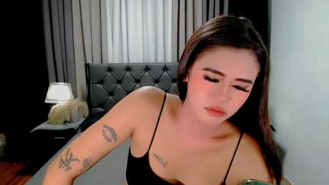 jhuliana_and_charles_room online show from 04-21-26, 01:53