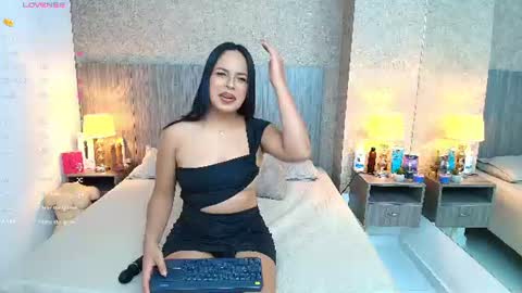 Snapshot of jimena_salazar chatting on 06-18-26, 07:40 Jimena Salazar online show from 06-18-26, 07:40