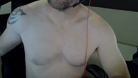 Snapshot of jimforjim chatting on 05-18-26, 01:02 Jim online show from 05-18-26, 01:02