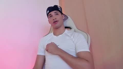 Snapshot of jimmy_leeh_ chatting on 12-08-24, 11:19 Jimmy Leeh online show from 12-08-24, 11:19